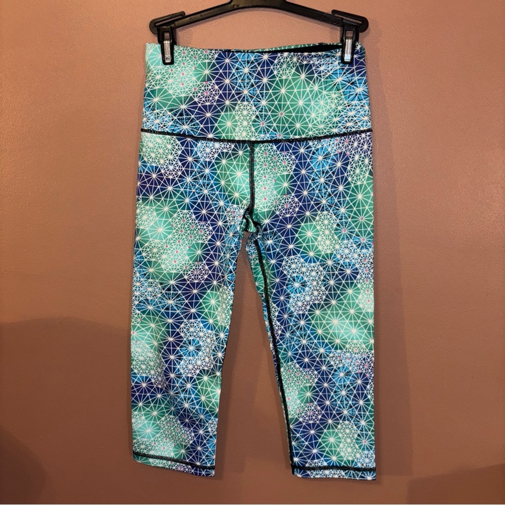 VICTORIA SECRET SPORTS GREY CAPRI LEGGINGS SZ XS